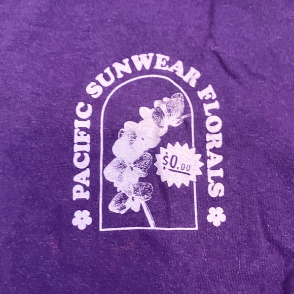 Pacing purple graphic t-shirt - Picture 2 of 4